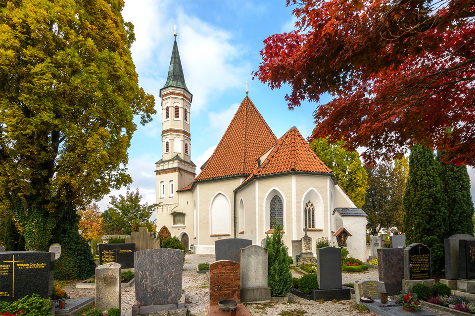 Friedhofskirche St. Salvator und  St. Sebastian auf dem Betberg